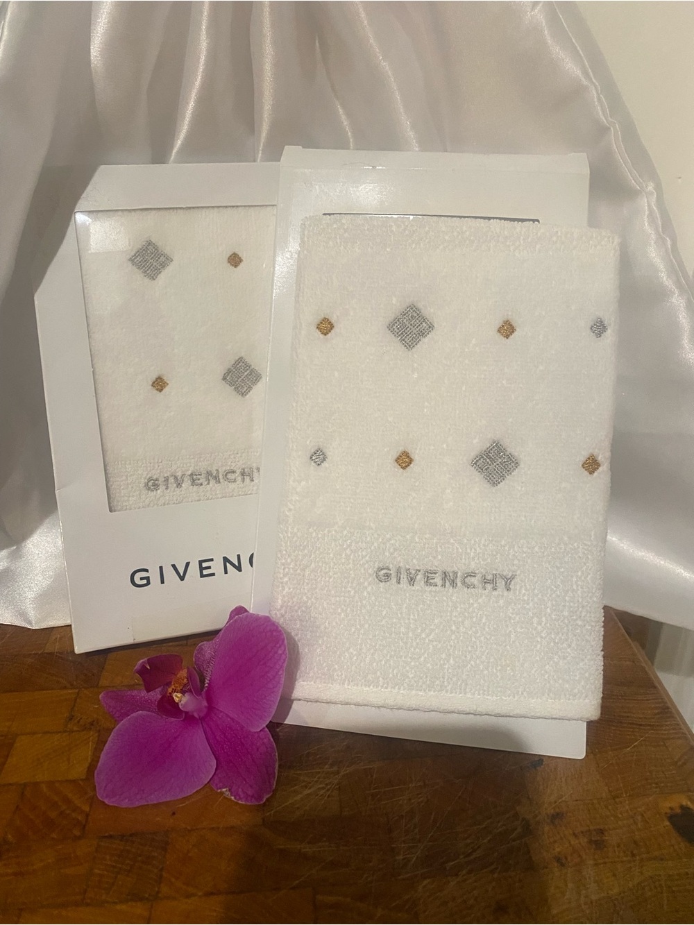 Givenchy White Embroidered Diamond Motif Hand Towels